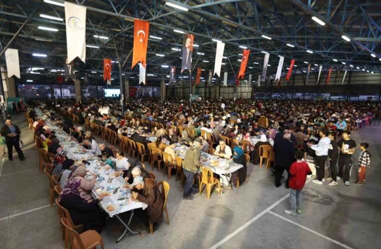 Merkezefendi’nin iftar sofrası Mehmet Akif Ersoy’da uruldu