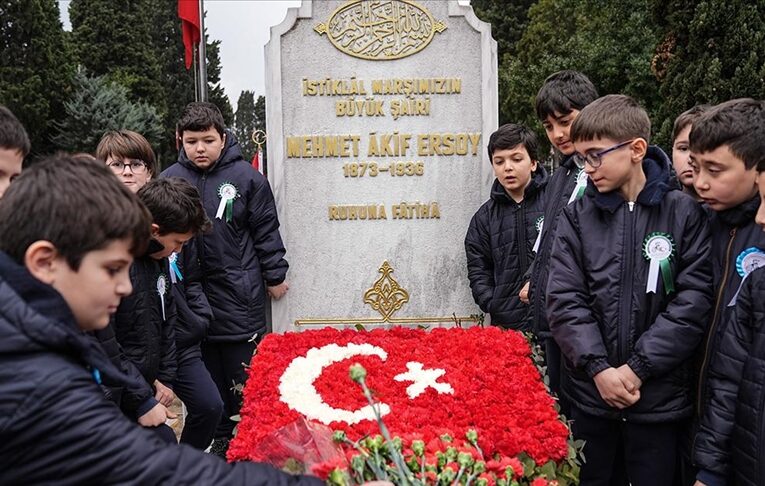 Milli şair Mehmet Akif Ersoy, İstiklal Marşı’nın kabulünün 103. yılında anıldı