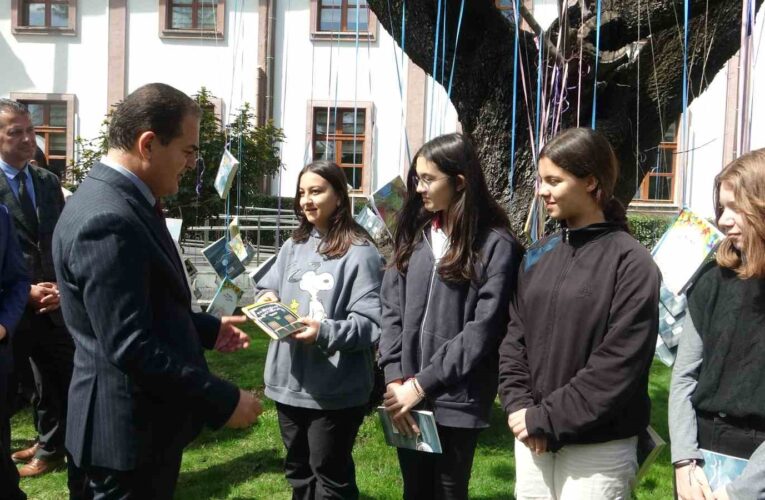 Muğla’da bu bahar ağaçlar kitap açtı