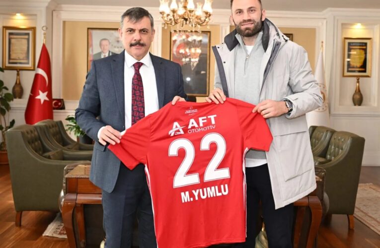 Mustafa Yumlu’dan Vali Çiftçi’ye forma