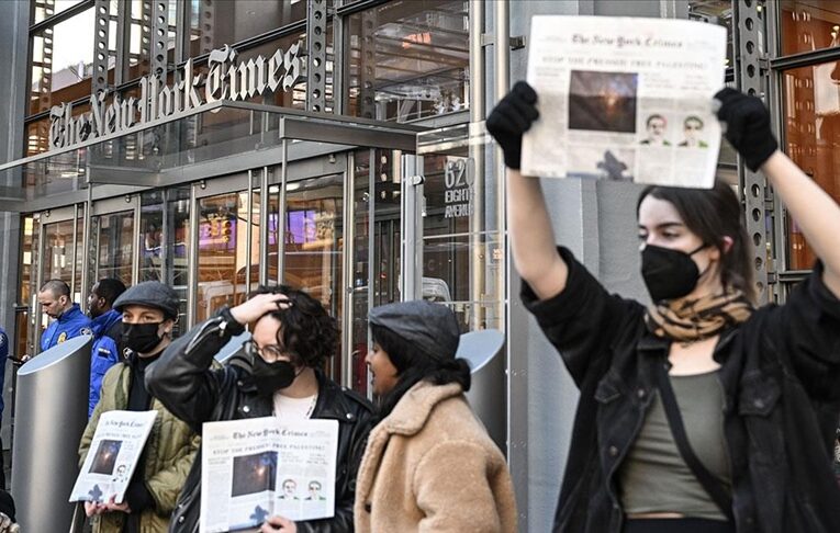 New York’ta Filistin yanlısı göstericiler, New York Times gazetesi binasına girdi