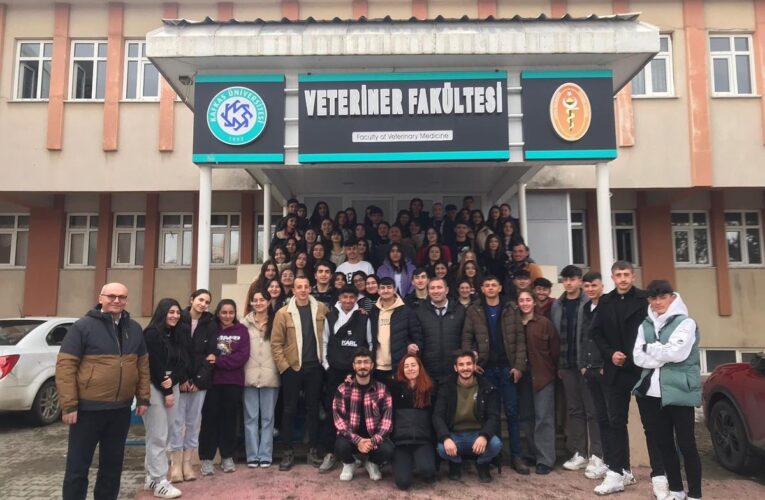 Öğrenciler Kafkas Üniversitesi’ni gezdi