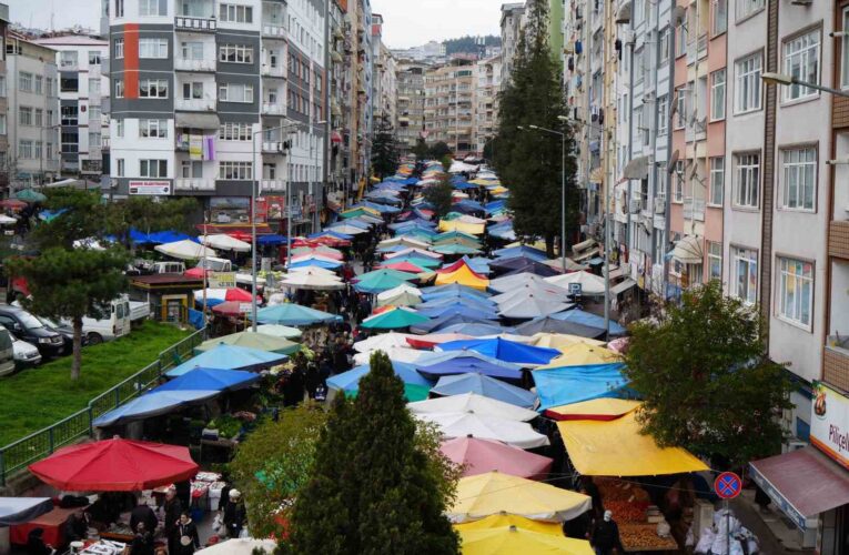 Pazarın en pahalısı kıl biber, en ucuzu pırasa