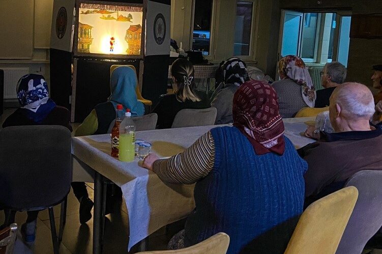 Polis huzurevinde kalan vatandaşlarla iftarda bir araya geldi