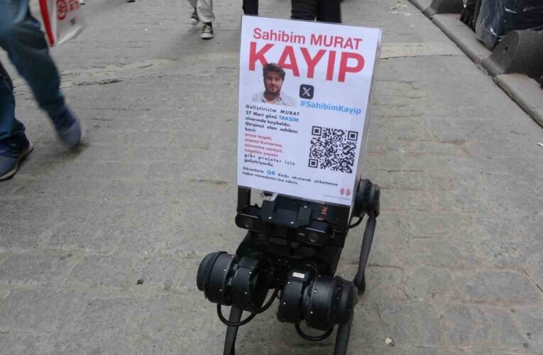 Robot Köpek Jidoka Dog Taksim’de ilgi odağı oldu: Darbuka eşliğinde oynadı