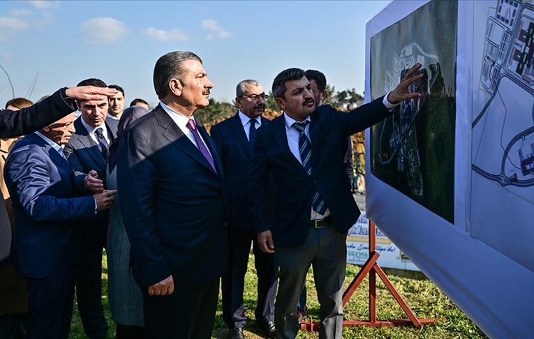 Sağlık Bakanı Koca, “Sancaktepe Şehir Hastanesi” inşaatında incelemelerde bulundu