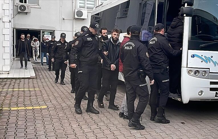 Sakarya’da DEAŞ’a yönelik Bozdoğan-11 operasyonlarında yakalanan 33 şüpheliden 14’ü t