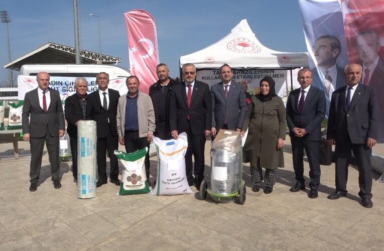 Samsun’da çiftçilere tohum ve süt sağım makinesi dağıtıldı