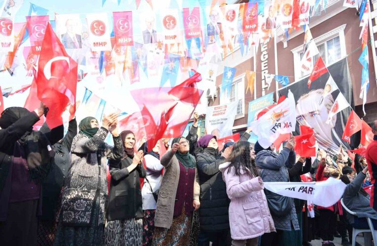 Sarıoğlan’da coşkulu kalabalık, Başkan Büyükkılıç’ı bağrına bastı