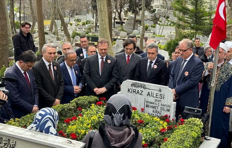 Şehit Savcı Mehmet Selim Kiraz, kabri başında anıldı