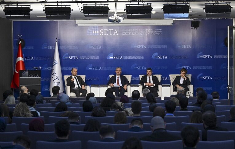 SETA “31 Mart’a Doğru Türkiye” başlıklı panel düzenledi