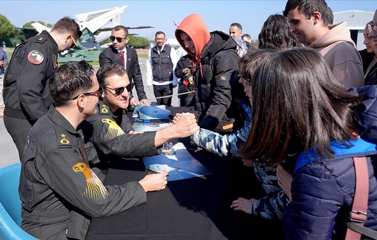 SOLOTÜRK pilotları İstanbul’da havacılık tutkunlarıyla buluştu