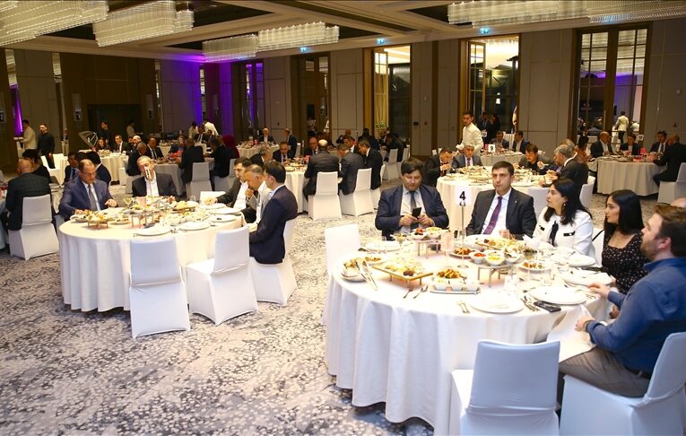 THY’nin Bakü’deki iftarında farklı sektörlerin temsilcileri bir araya geldi