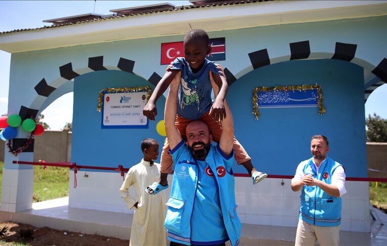 Türkiye Diyanet Vakfı, Kenya’da su kuyusu açtı, iftar verdi