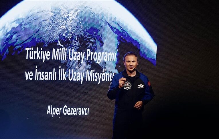 Türkiye’nin ilk astronotu Alper Gezeravcı, Düzce’de gençlerle buluştu