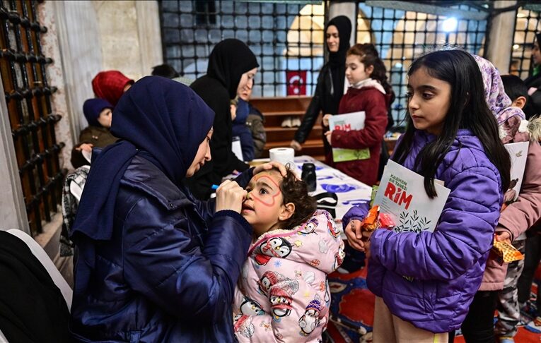 Üsküdar Valide-i Atik Camii’nde çocuk şenliği düzenlendi