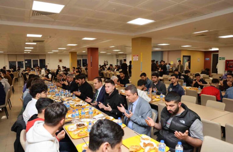 Vali Akbıyık, KYK öğrencileri ile iftar yaptı