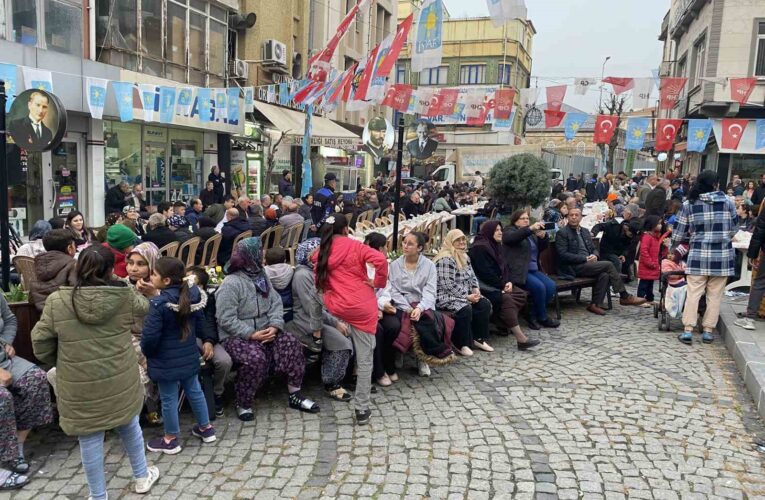 Vatandaşlardan CHP’li başkana iftar tepkisi: “Orucumu parayla aldığım suyla açtım”