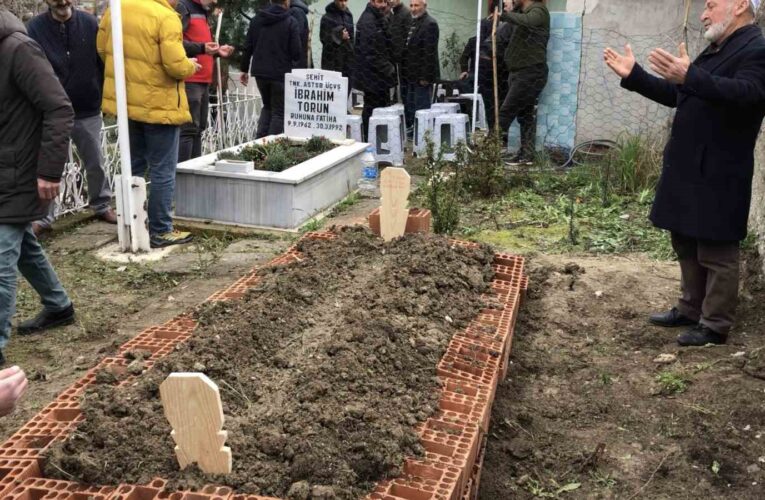 Vefat eden felçli baba Ali Torun, şehit evladının yanına defnedildi