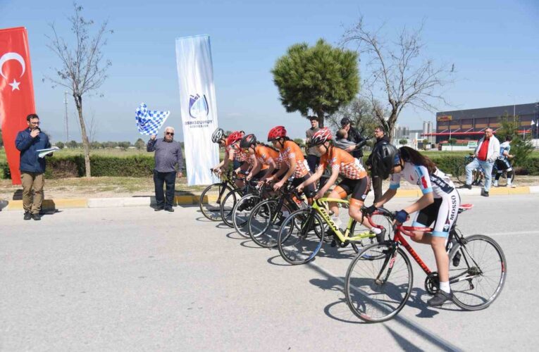 Yunusemre’de bisikletçiler madalya için pedal çevirdi