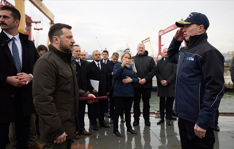 Zelenskiy, İstanbul’da Ukrayna birliği korvetlerinin mensur edilmiş olduğu tersaneyi görüşme etti