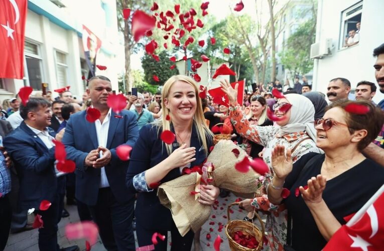 Alkışlarla karşılanan Başkan Doğan; “Bu belediye halkın belediyesi”