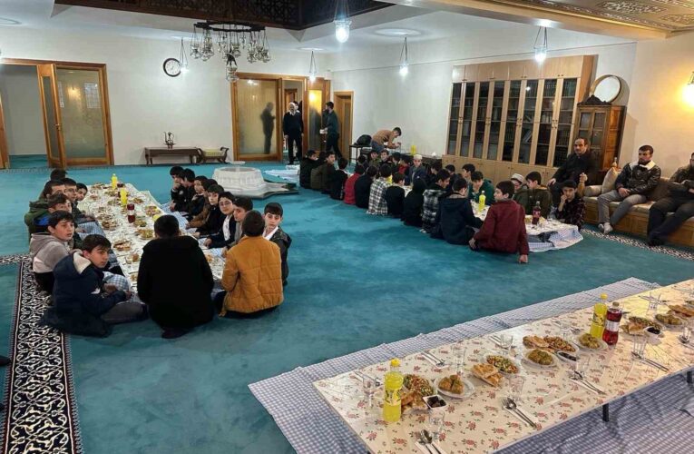 Alvarlı Efe Hazretleri Vakfı’ndan iftar bereketi