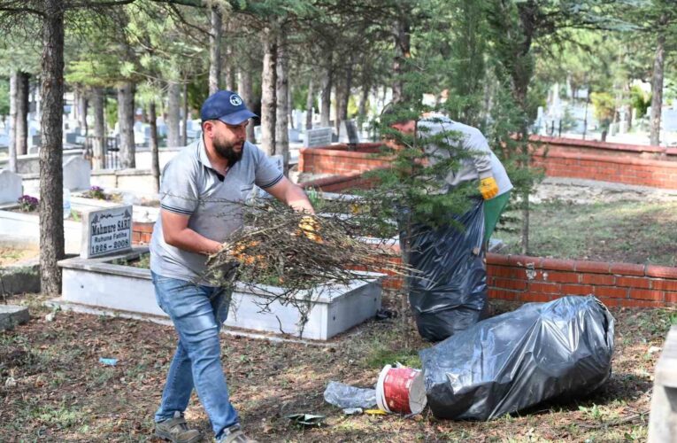 Arefe günü ilçe mezarlığına ücretsiz otobüs seferleri