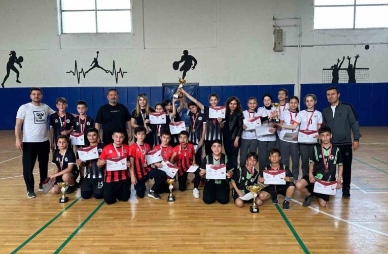 Badminton şampiyonları belli oldu