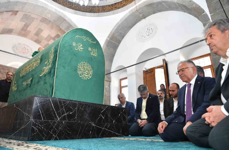 Başkan Büyükkılıç mazbatayı aldı; Seyyid Burhaneddin Hazretleri Türbesi’ni ziyaret etti