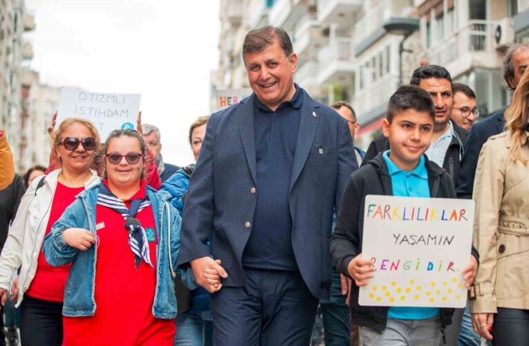 Başkan Tugay 2’nci İzmir Otizm Yürüyüşü’ne katıldı