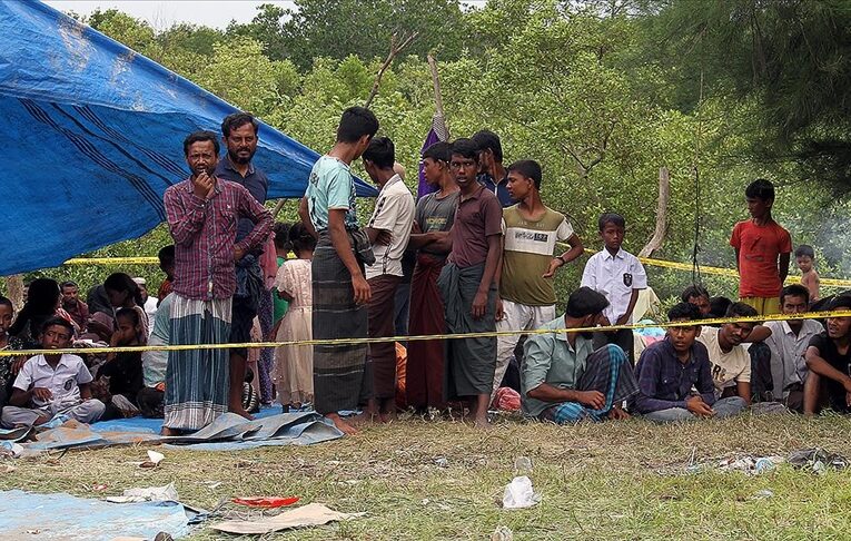 BBC: Myanmar’da Arakanlı Müslümanlar isyancılarla savaşmak için askere alınıyor