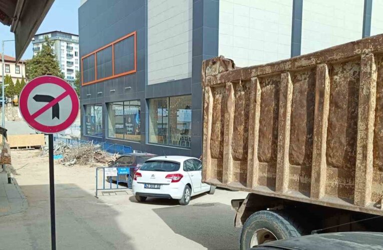 Bilecik’te duyarsız sürücüler trafiğin aksamasına neden oluyor