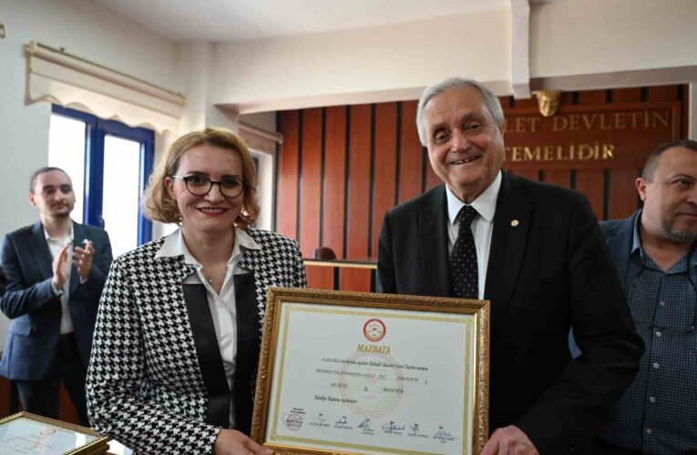 Bozüyük Belediye Başkanı Mehmet Talat Bakkalcıoğlu mazbatasını alarak görevine başladı