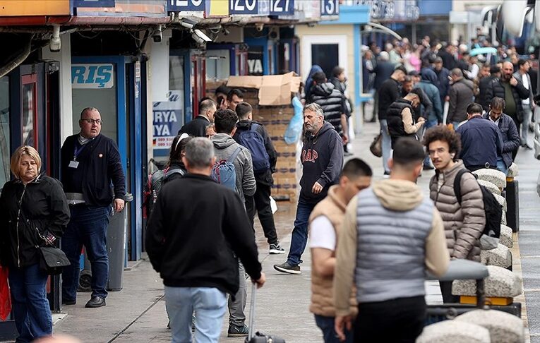 Büyük İstanbul Otogarı’nda bayram yoğunluğu sürüyor