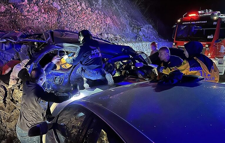 Düzce’de zincirleme trafik kazasında 1 kişi öldü, 3 kişi yaralandı