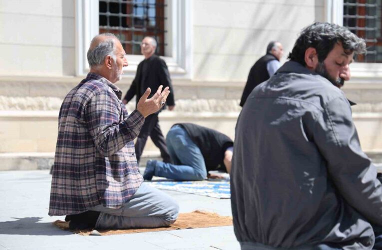 Elazığ’da Ramazan ayının son cuma namazı kılındı