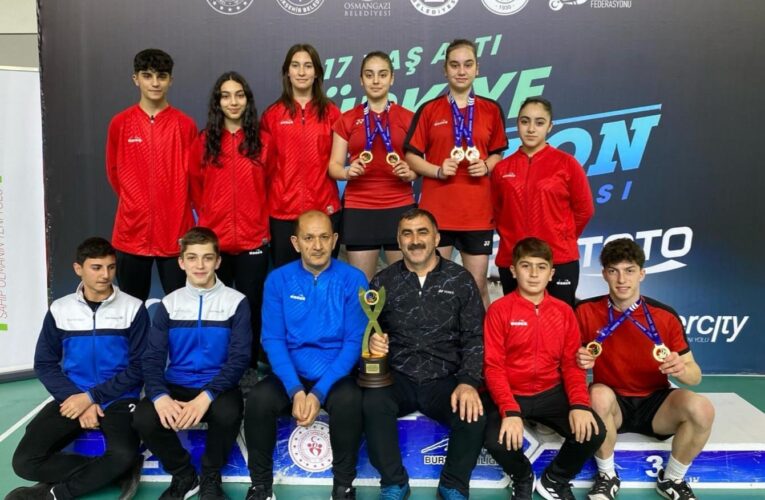 Erzincanlı badmintoncular 4 farklı branşta Türkiye şampiyonluğu kazandı