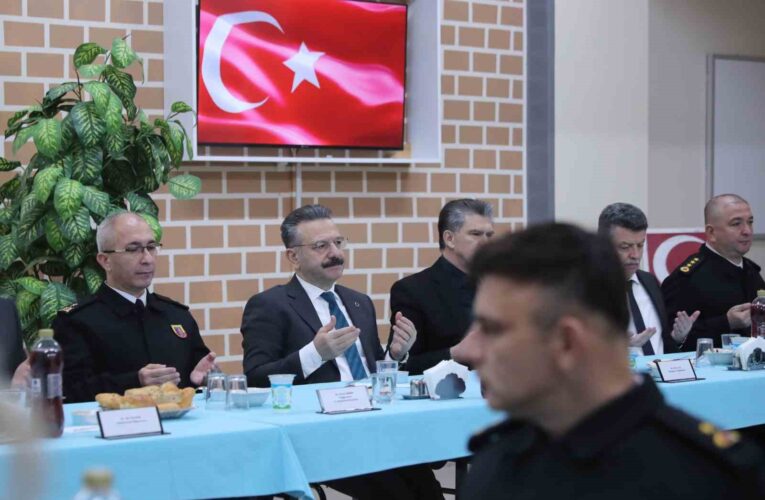 Eskişehir Valisi jandarma ekipleriyle iftar yaptı