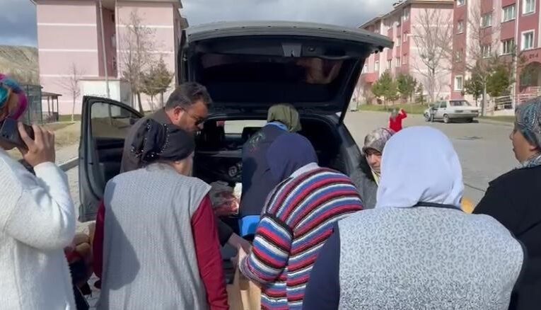 Hayırsever çiftçi 700 kiloluk tosunun etini Ramazan’da ihtiyaç sahiplerine dağıttı