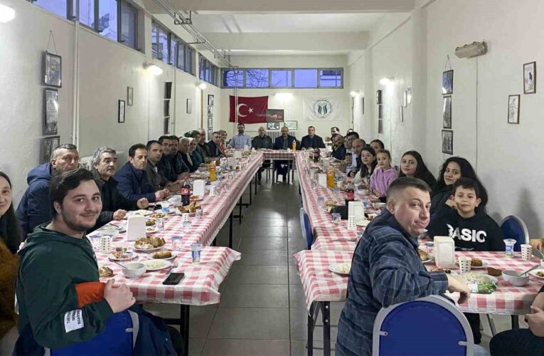 Hendek MYO’dan emekliye ayrılan Öğretim Görevlisine veda