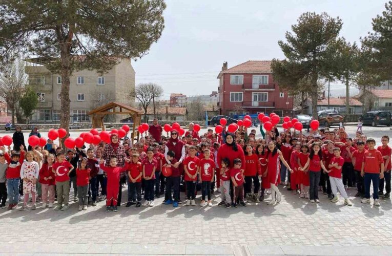 Hisarcık Cumhuriyet İlkokulunda “Otizme Kırmızı Işık Yak” etkinliği