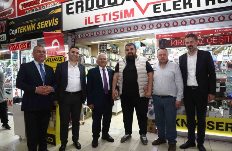 Hunat Çarşısı esnafını ziyaret eden Büyükkılıç’tan birlik, beraberlik mesajı