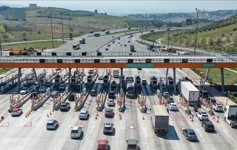 İstanbul-İzmir Otoyolu’nda bayram tatili hareketliliği yaşanıyor