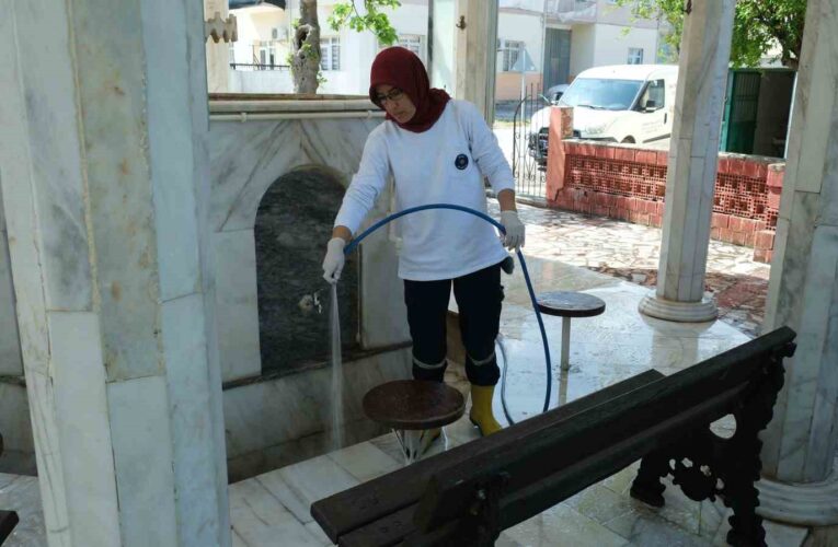 Kemer’de camilerde bayram temizliği