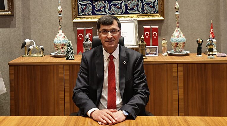 Kütahya’nın yeni Belediye Başkanı Eyüp Kahveci mazbatasını aldı, görevine başladı