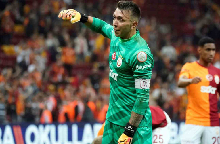 Maç sonu 3’lüsü Fernando Muslera’dan