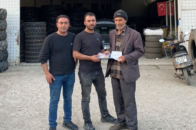 Manisalı esnaf 19 bin 200 lirayı sahibine ulaştırdı