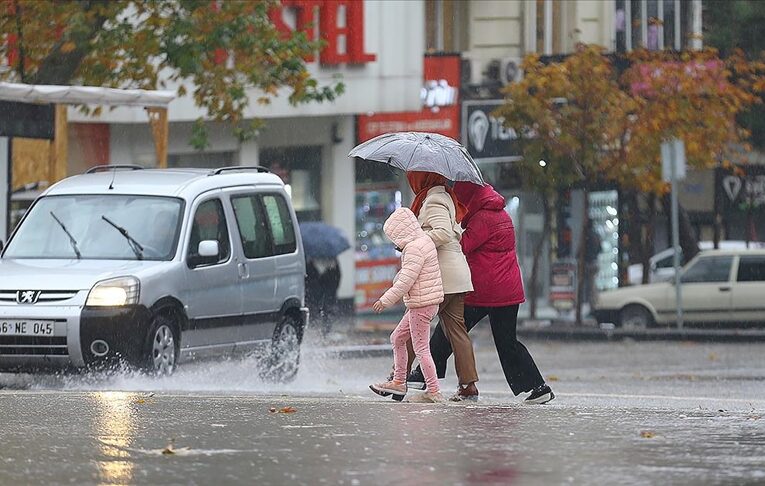 Meteorolojiden bazı iller için kuvvetli sağanak uyarısı