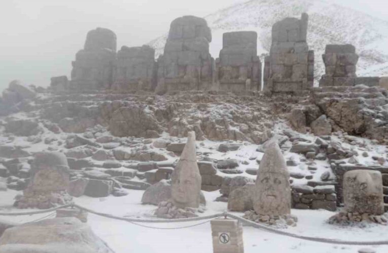 Nemrut Dağı yeniden beyaza büründü